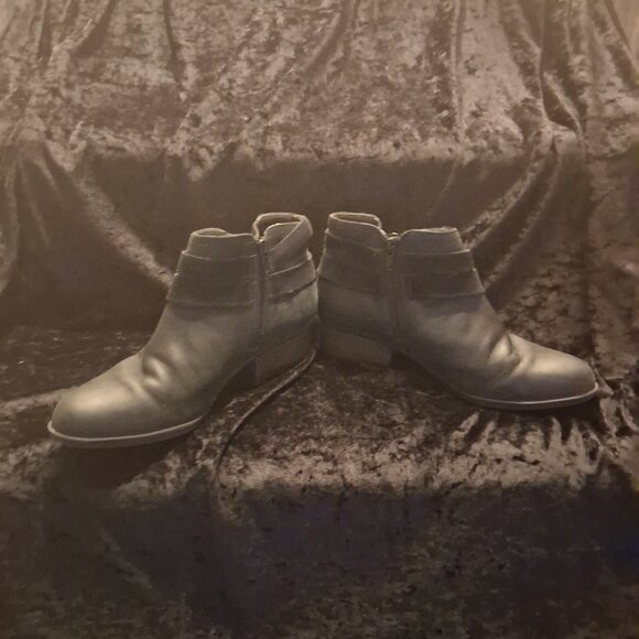 Clarks Ankle Boots, Size 7 1/2, Heel Height 1 3/4", Ultimate Comfort Collection - Picture 2 of 4